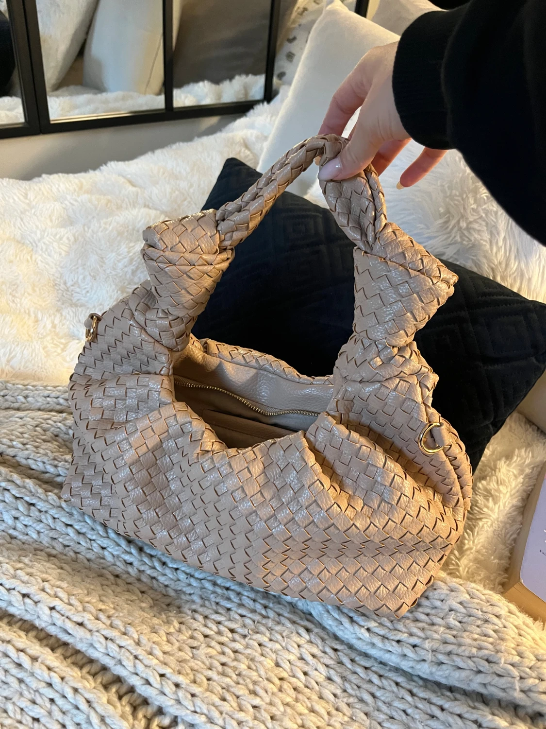 Beige flätad väska i skinn - 1