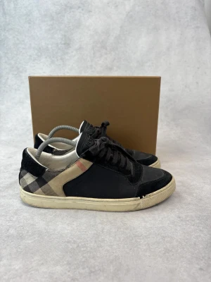 Burberry checked sneakers  - – Condition: 7/10  – What is included: Only sneakers  – Retail price: Over 650 
