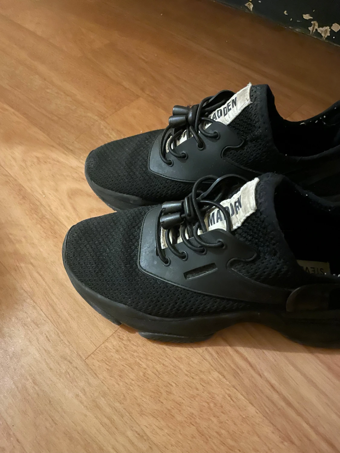 Svarta sneakers från Steve Madden