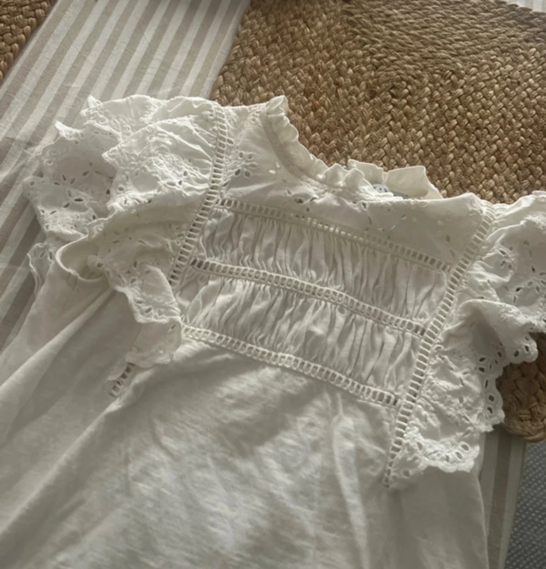 Vit blus med spets från Holly & Whyte - 1