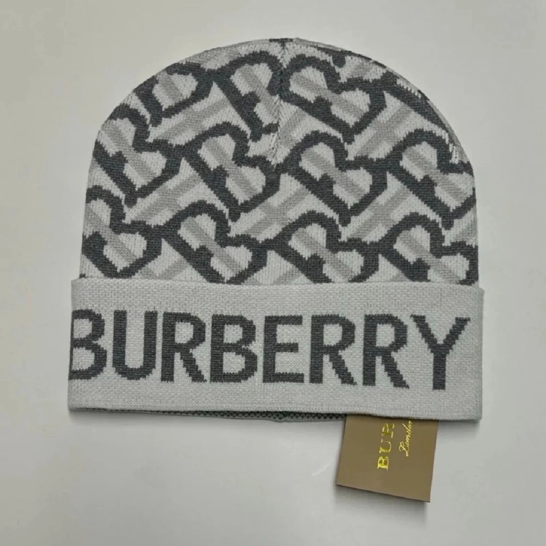Burberry mössa