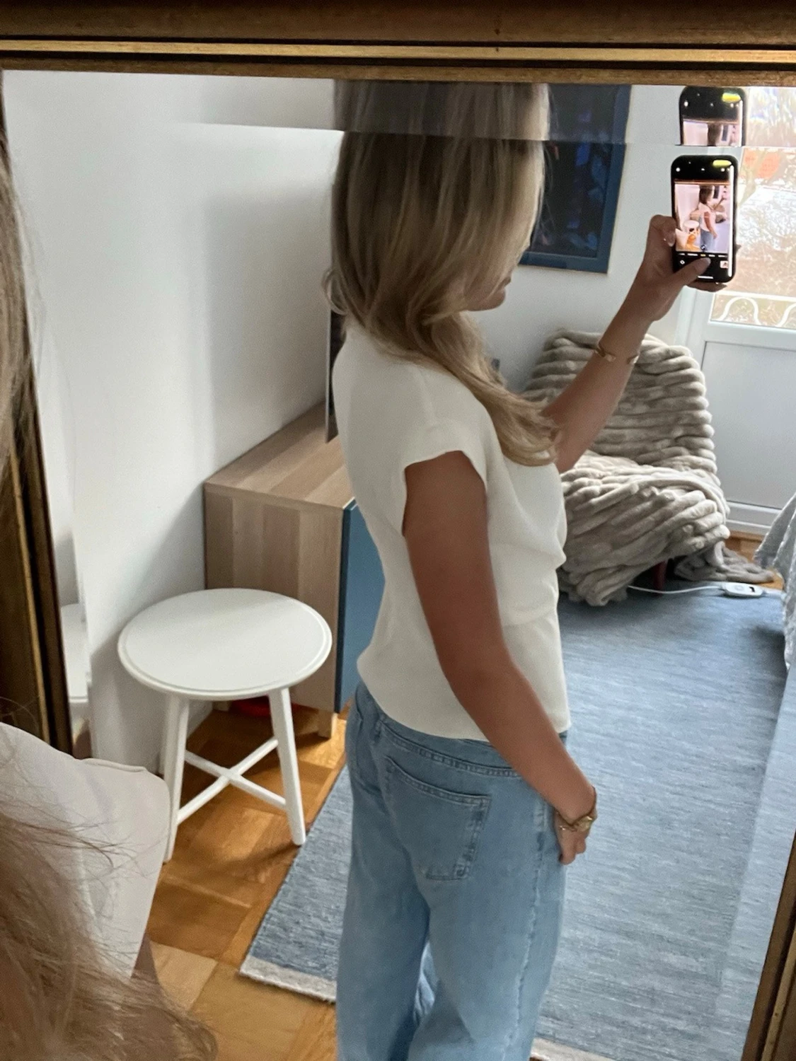 Vit blus med knyt i midjan - 2