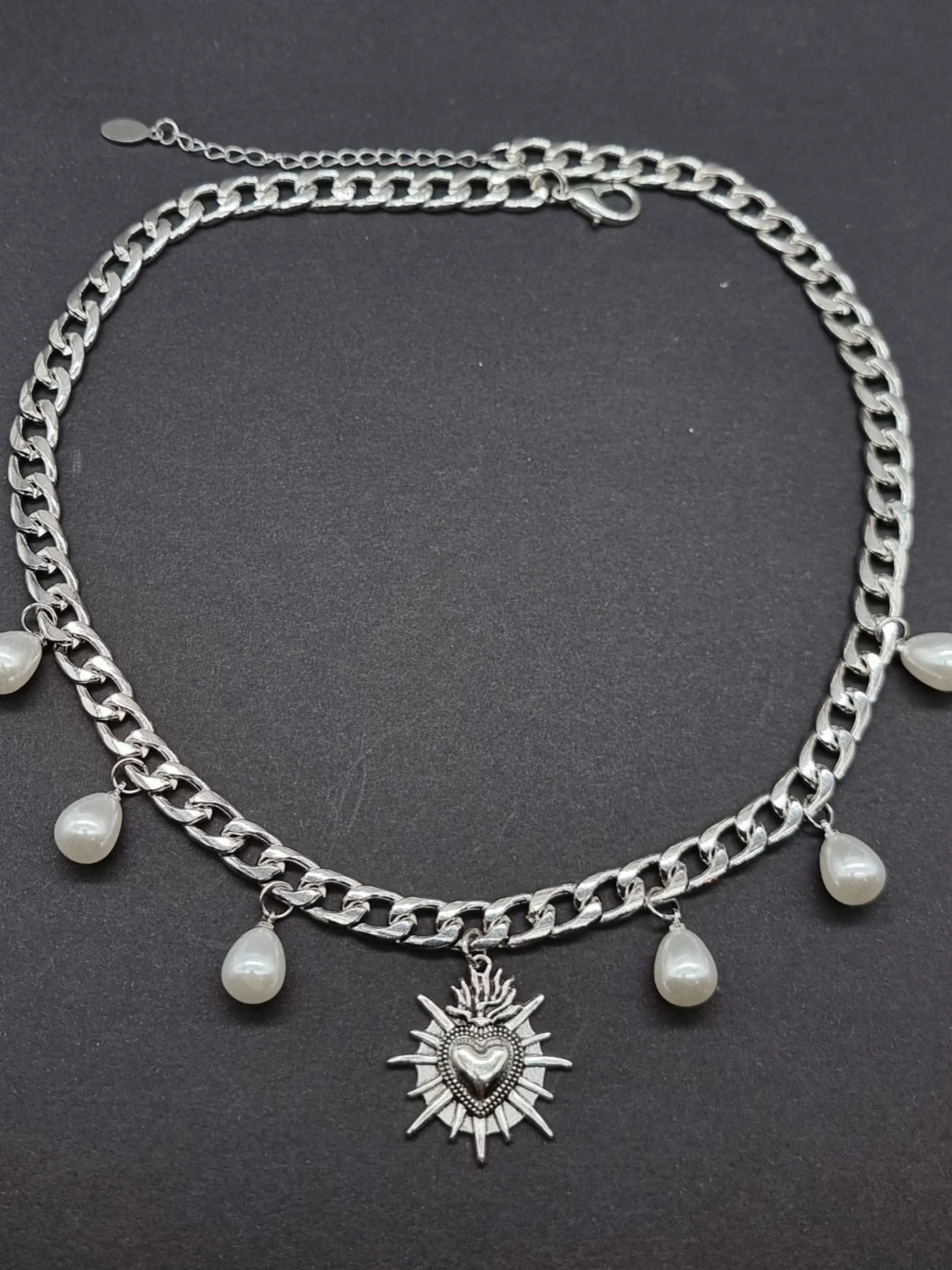 Stilfullt halsband med hjärta  - 1