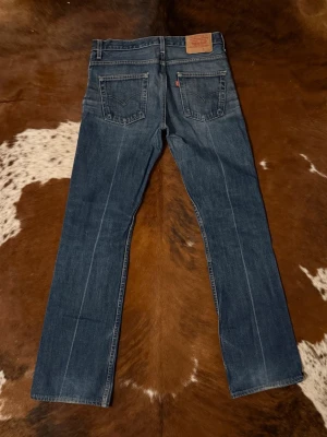 Levis 507 - Tjena! Säljer dessa riktigt feta Levis 507 bootcut jeans, byxorna är i fint skick och i storlek W31/L34, hör av dig vid funderingar!🙌