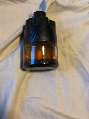 Azzaro the most wanted EDP 1,3,5ml - Säljer samples på Azzaro the most wanted.  1ml 25kr 3ml 59kr och 5ml 79kr. Kolla gärna in min profil för fler parfymer och ifall ni vill ha samfrakt gör ni en bundle :)