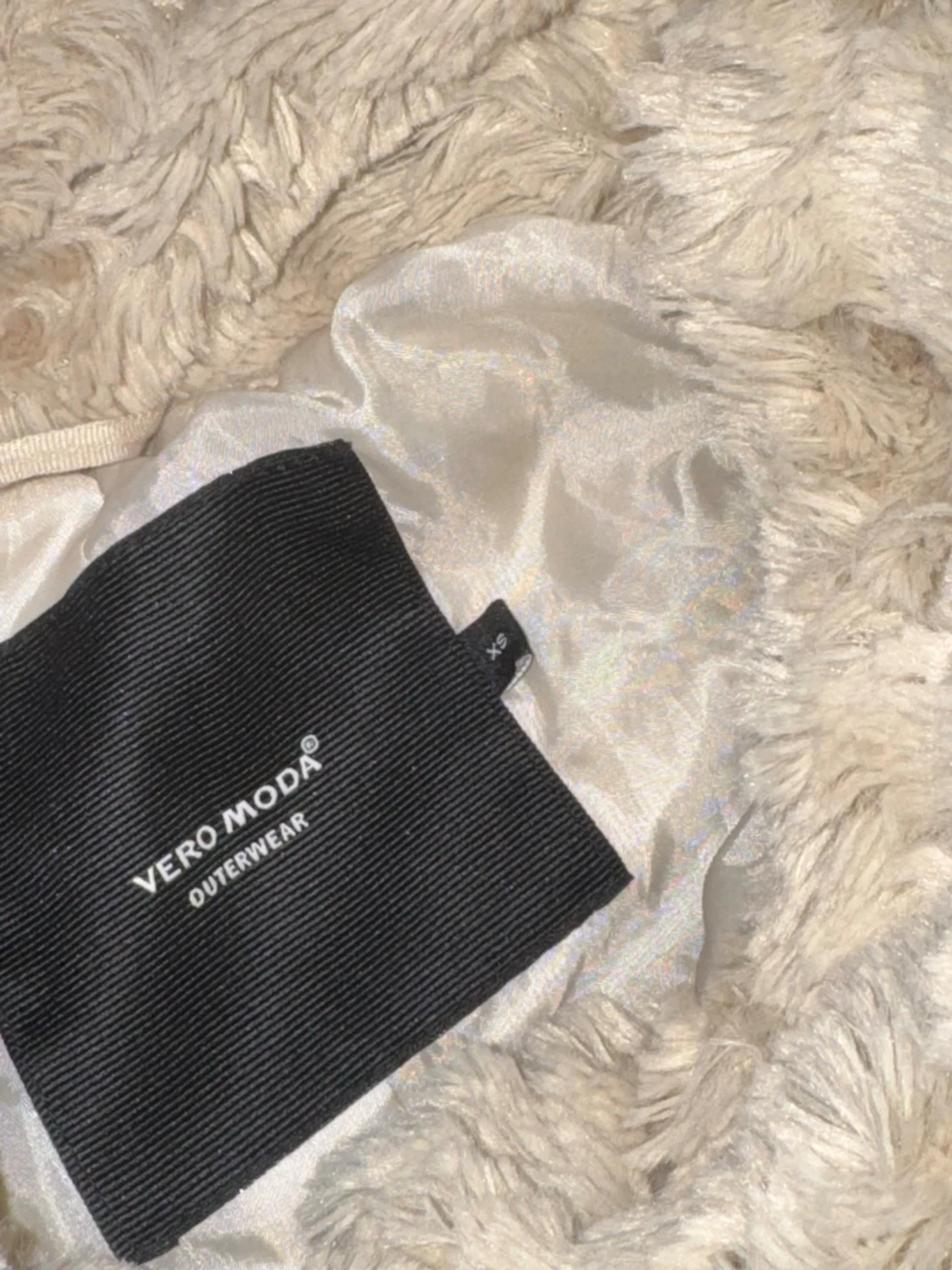 Beige teddyjacka från Vero Moda - 2