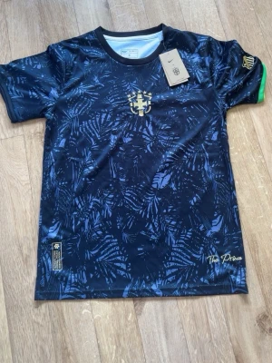 Brasillien neymar tröja - Jag säljer en brasillien neymar tröja limited edition. Helt ny!