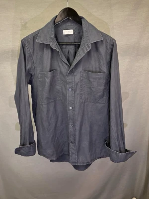 Overshirt S - Hej! Säljer denna sjukt snygga overshirt från these glory days! Size S. Modellen är 189, sitter bra. Inga defekter! Riktigt snygg! Är du intresserad? Hör isåfall av dig! Mvh 🙌☺️