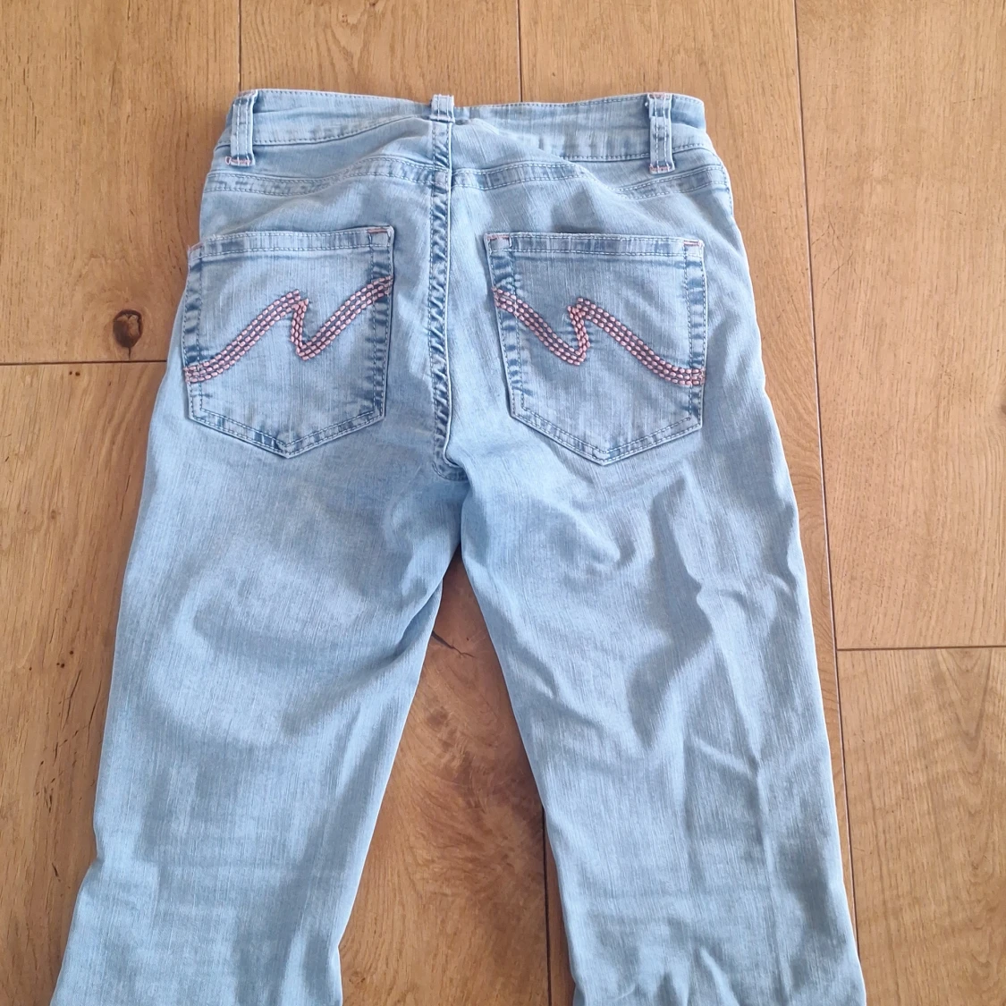 Bootcut jeans med slitningar från Nelly - 1