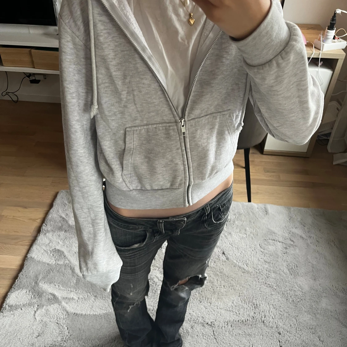 Ljusgrå hoodie med dragkedja 