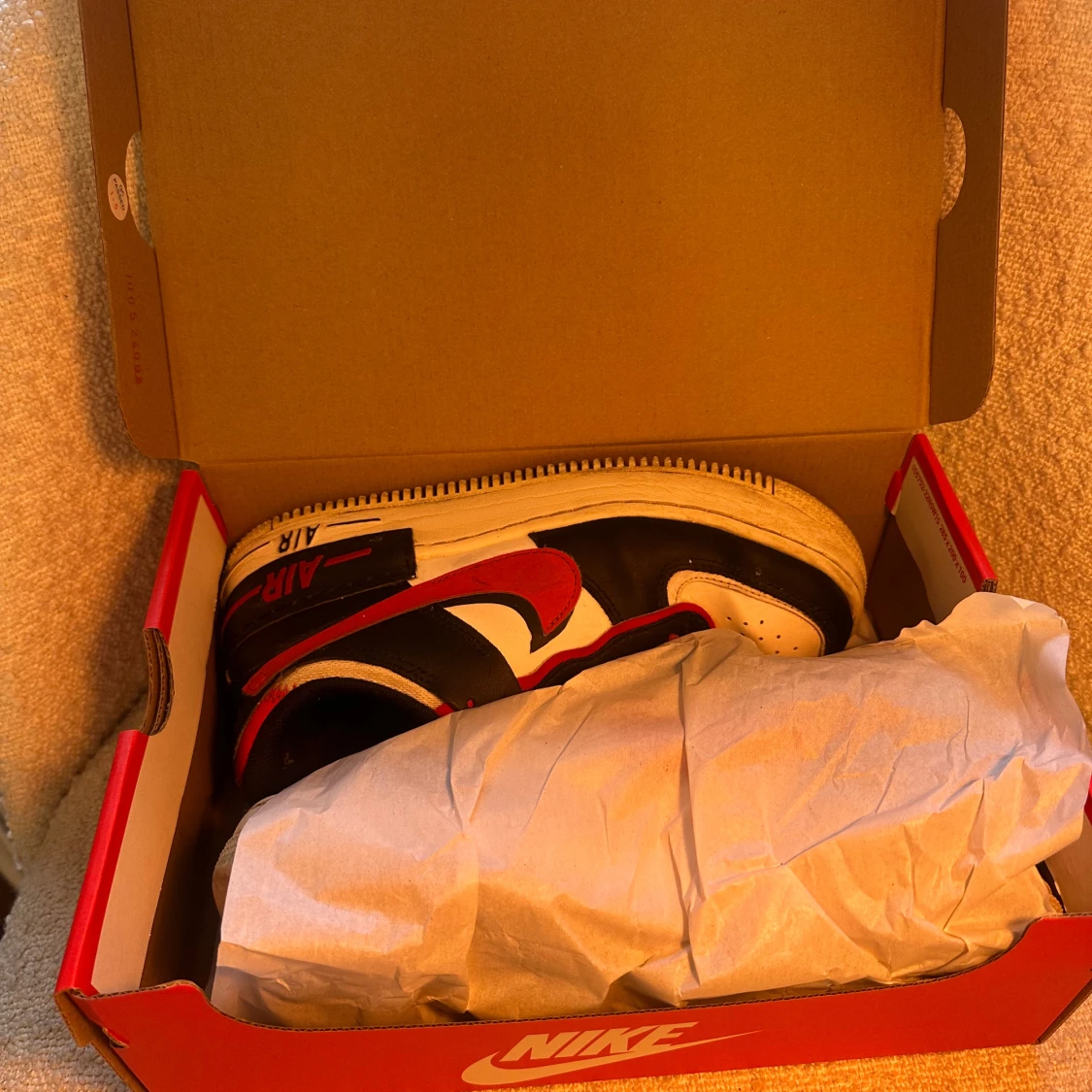 Nike Air Force 1 svart/röd/vit storlek 38 - 1