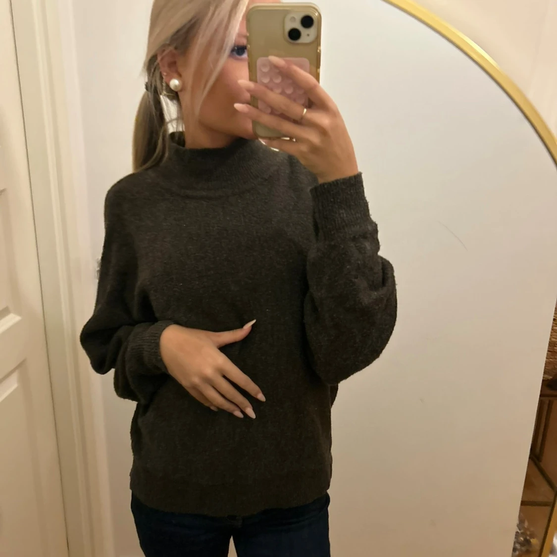 Mörkbrun stickad polotröja - 1