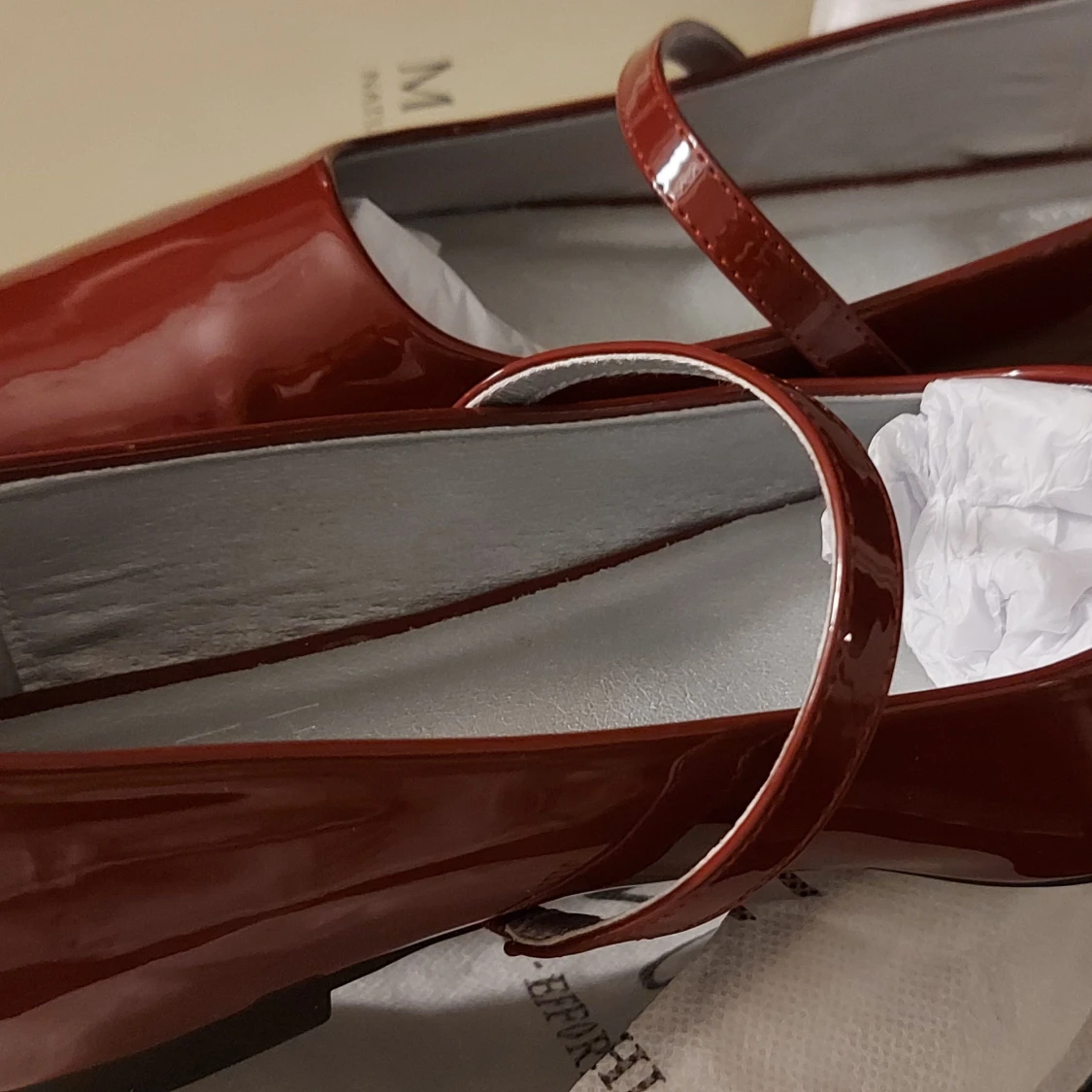 Vinröda lackade ballerinaskor, Mary Jane skor - 1