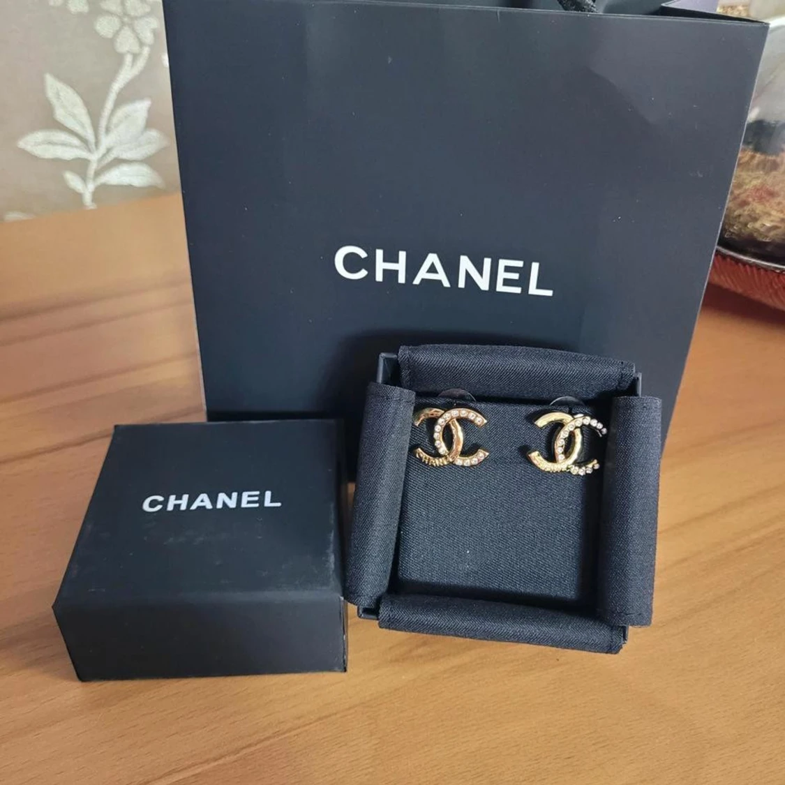 Chanel örhängen med strass