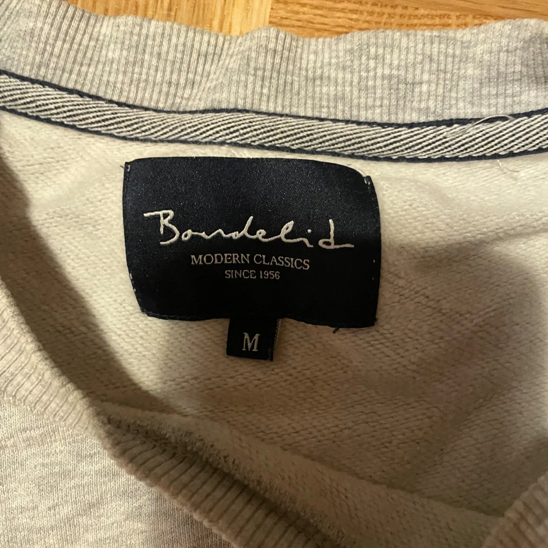 Grå sweatshirt från Bondelid - 2