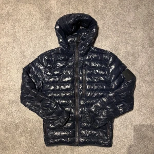 Peak Performance Quality jacka - Snygg quality jacka🎉 -inga defekter/skador✅ -normal passform (lättviktig) 🙌🏼 -nypris 2800kr mitt pris:699kr🤑 -storlek S men passar även XS