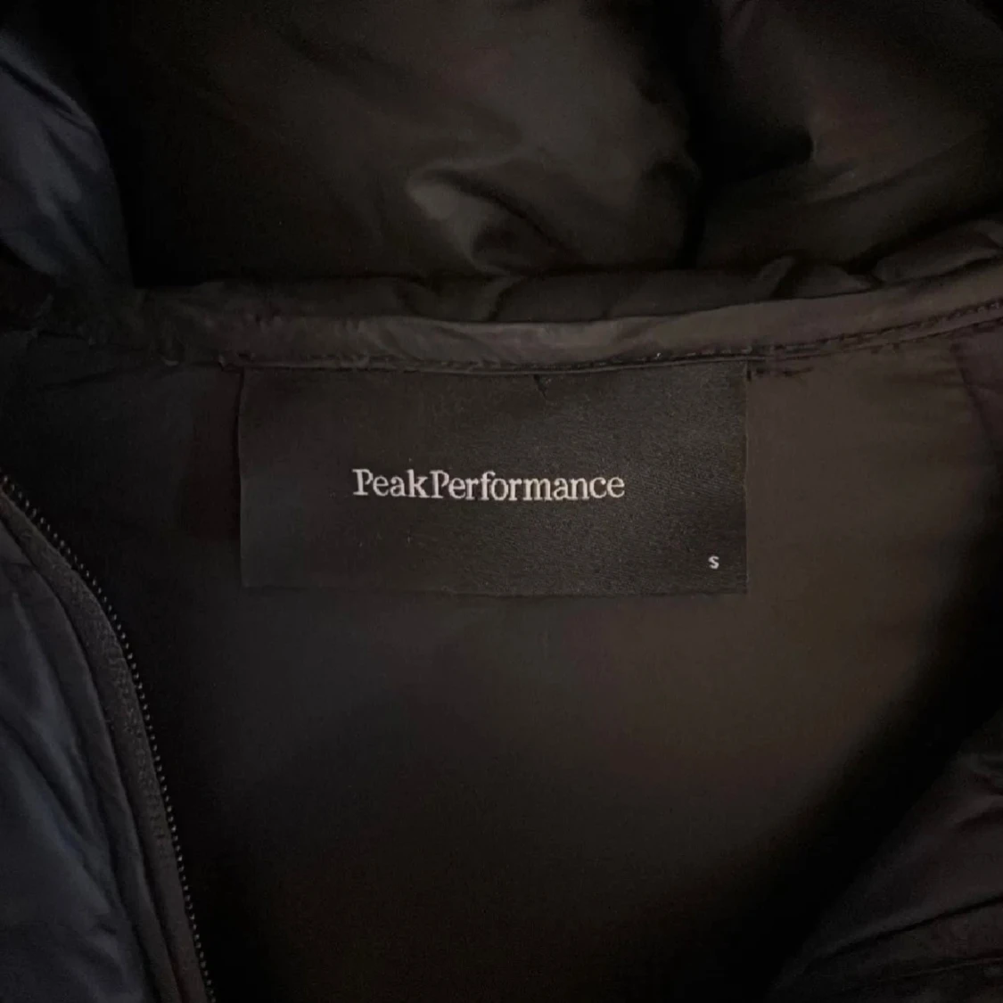 Svart dunjacka Peak Performance - 4