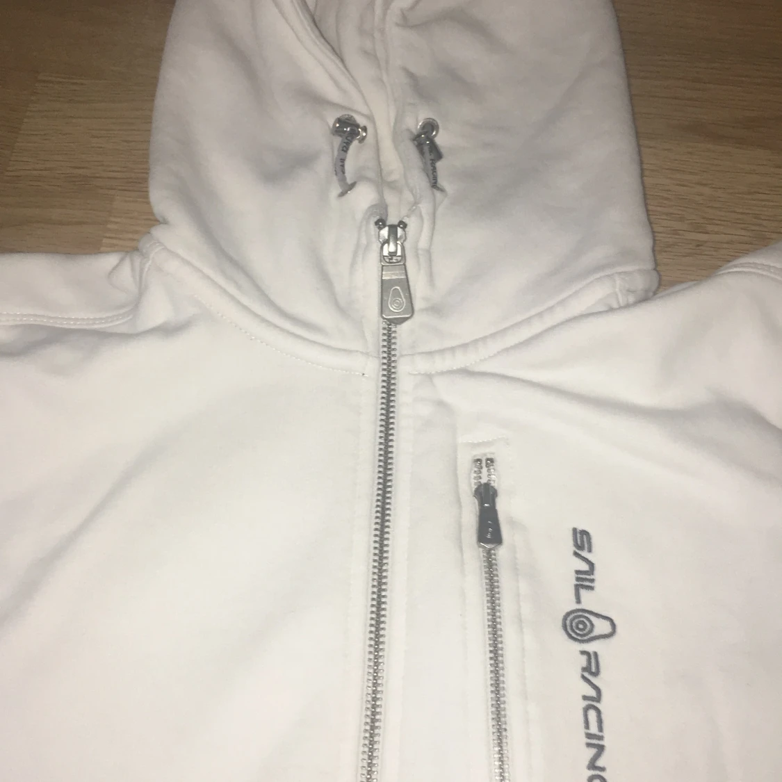 Vit hoodiejacka från Sail Racing - 1