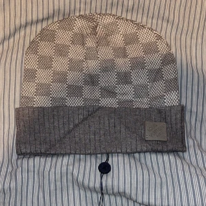 L mössa grå - Helt ny 