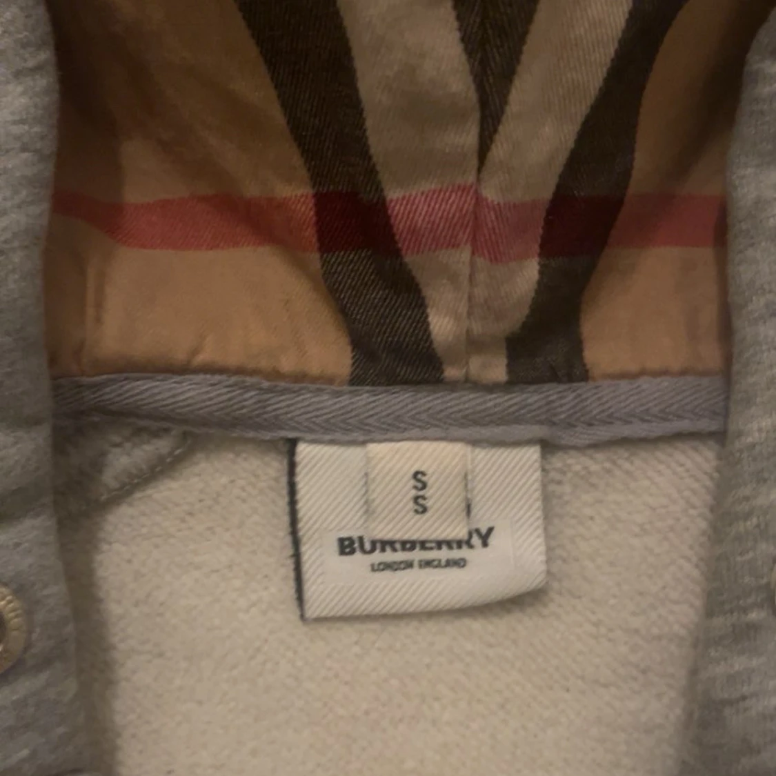 Grå hoodie från Burberry med dragkedja - 1
