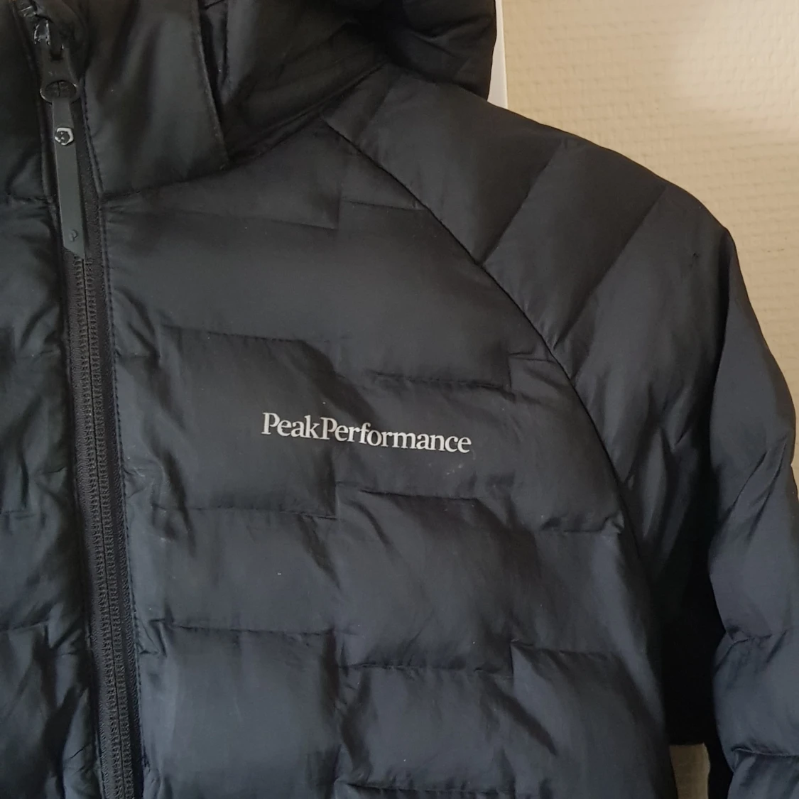 Svart dunjacka Peak Performance - 1