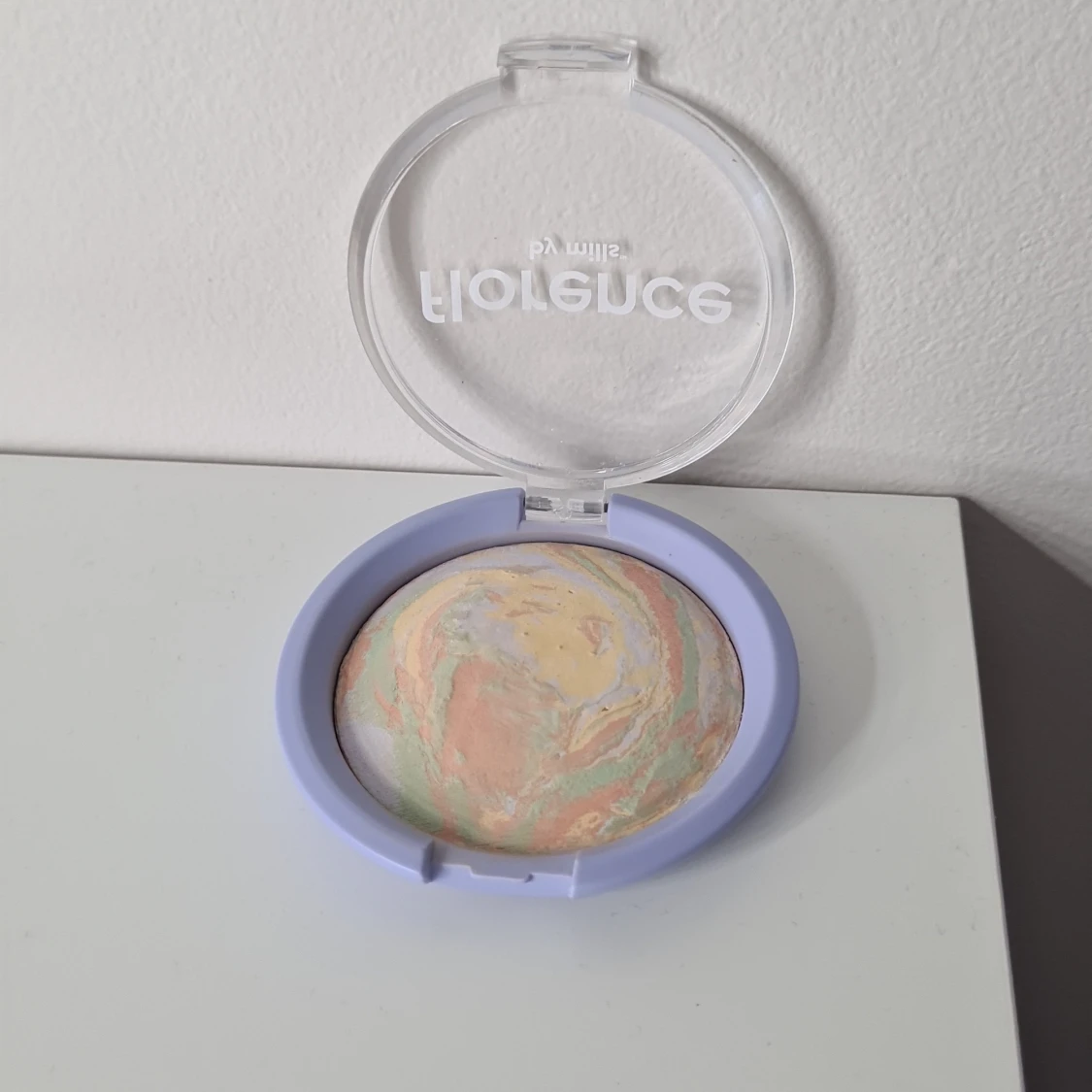 Florence by Mills color correcting powder - 2