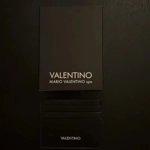 Svart plånbok från Valentino - Valentino plånbok!🙌.