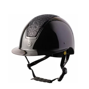 Svart ridhjälm med glitter från HS - Hejj!💕😀 Jag säljer en supersnygg svart glitter HS-ridhjälm i storlek S (ca 52–54 cm) ✨ Den är i jättefint skick och bara använd 3 gånger 😊 Säljer den eftersom jag tyvärr beställde fel storlek och inte kunde byta. Köpt för 1899 kr, nypris ca 1300 kr 🥰