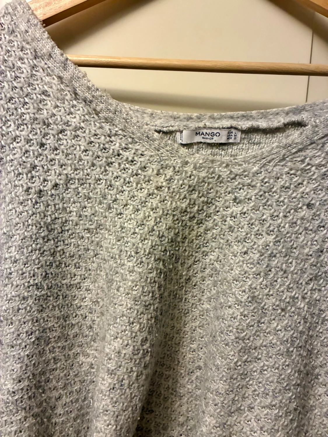 Grå stickad tröja från Mango - 1