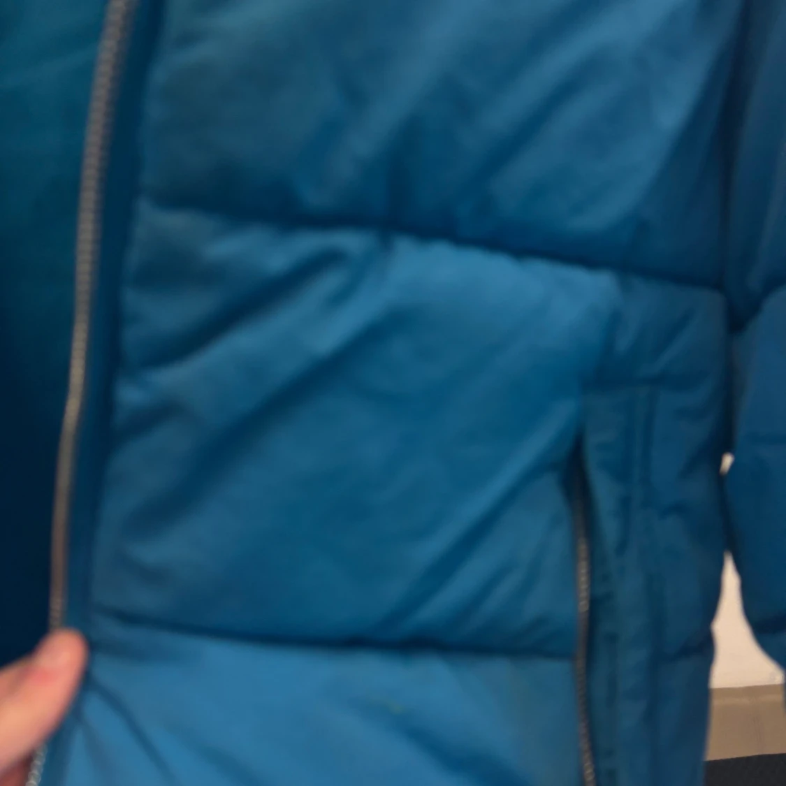 Blå pufferjacka med dragkedja - 2