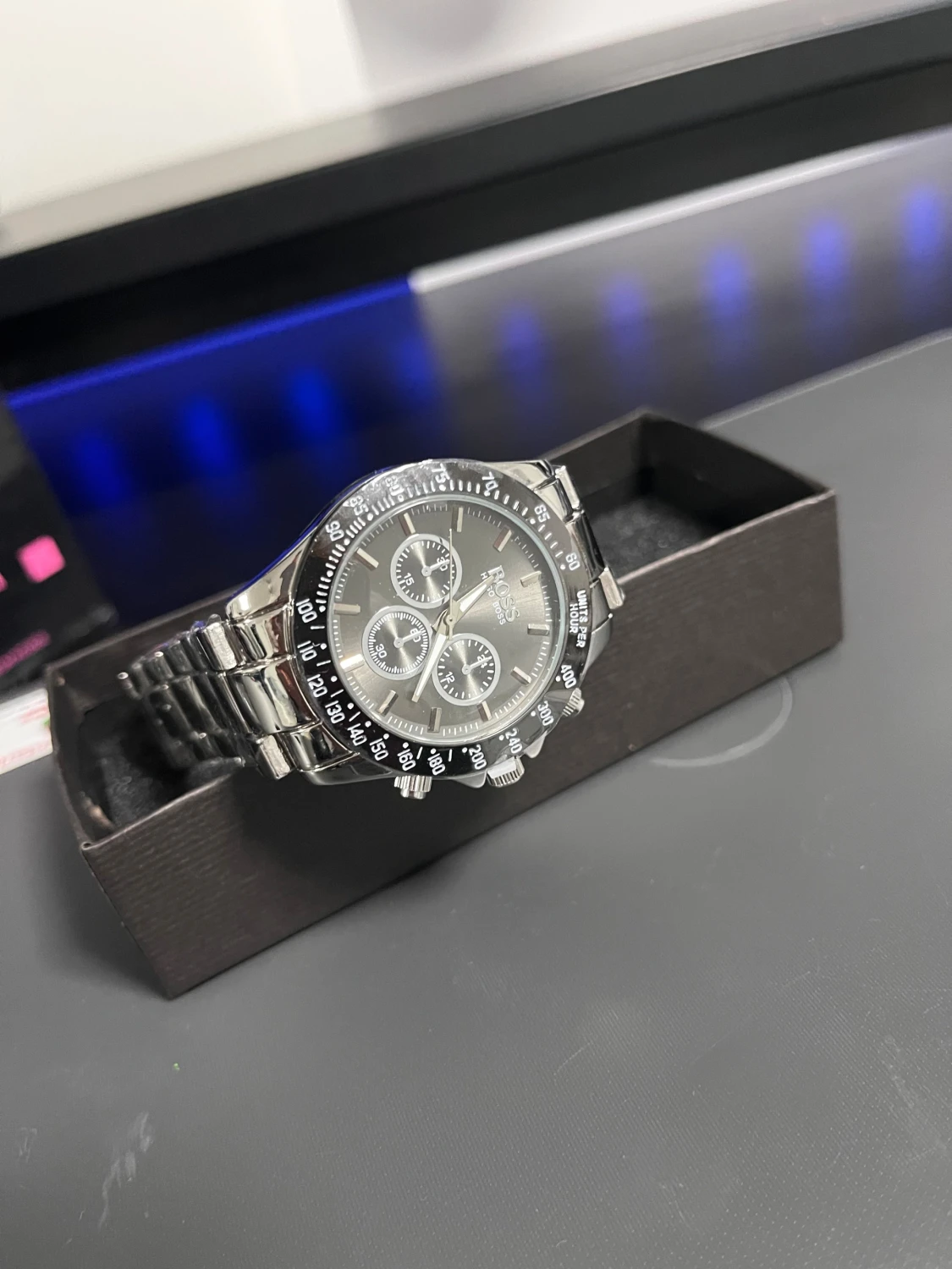 Silverfärgad klocka från Hugo Boss - 1