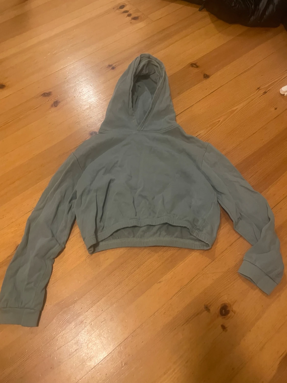 Grön croppad hoodie från XOXO friends