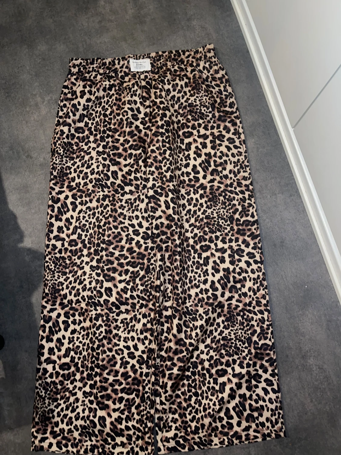 Leopardmönstrade loose shorts från Ezwear - 3