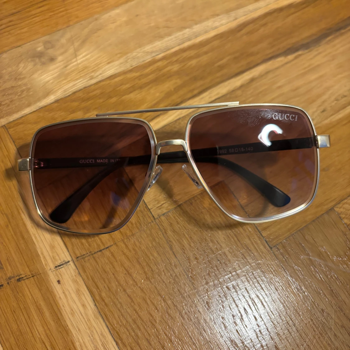 Gucci solglasögon med guldtonad ram - 3