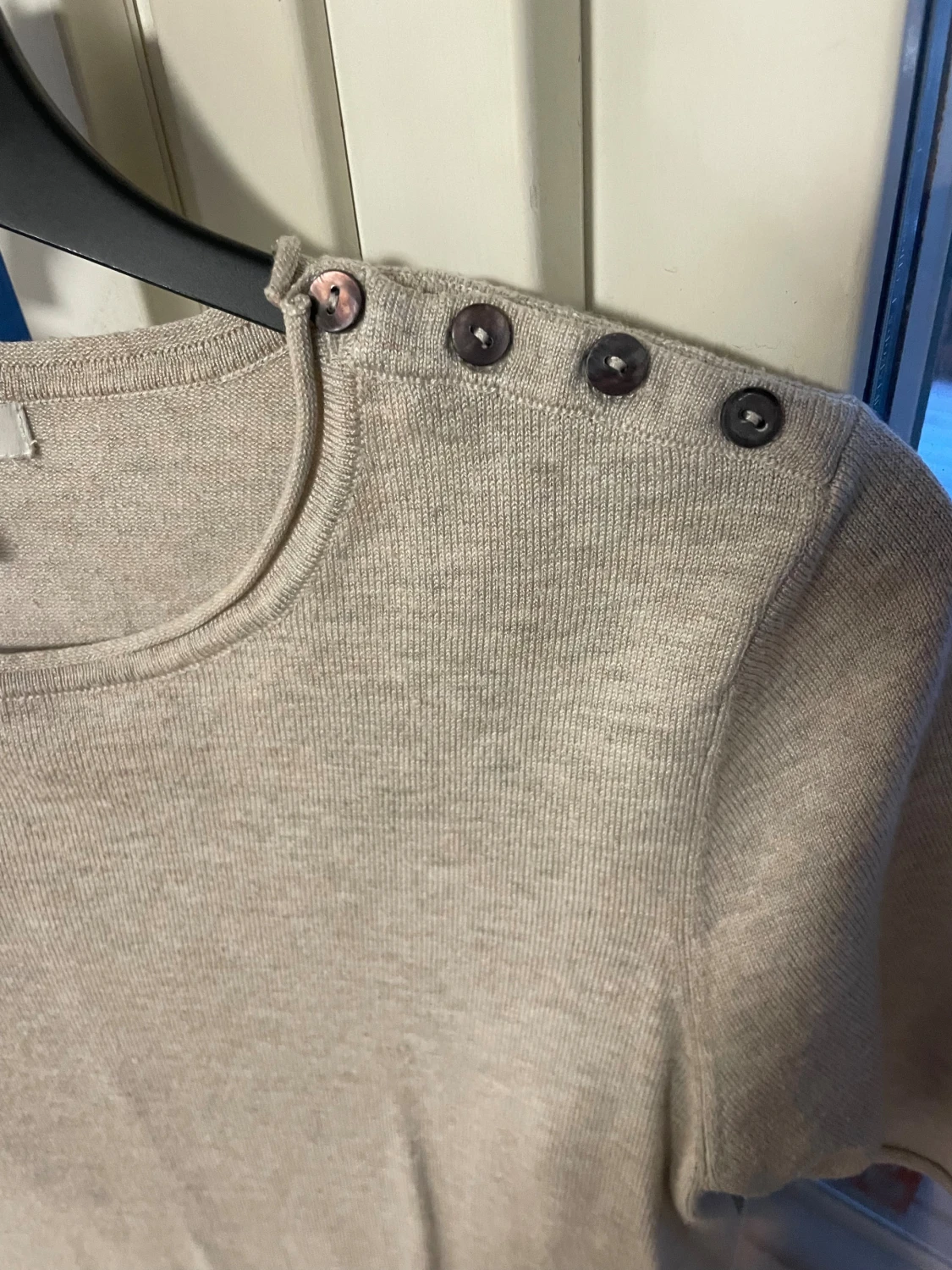 Beige stickad tröja med knappar H&M - 1