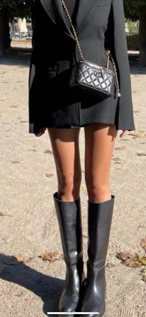 Svart skinn boots - Jätte snygga skinn boots från h&m premium , slutsålda 