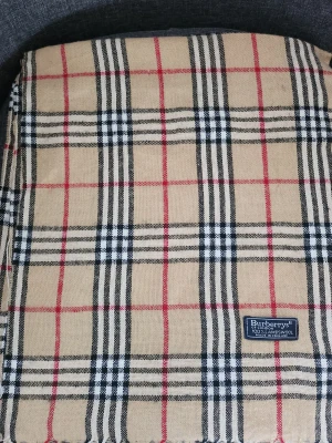 Burberry halsduk - Burberry halsduk. 175cm. Äkta såklart