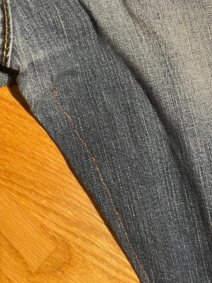 Rock revival jeans - Coola rock revival jeans! Någon har sytt vid skrevet men det syns knappast och är inte ivägen. Skriv om du har frågor! 😋