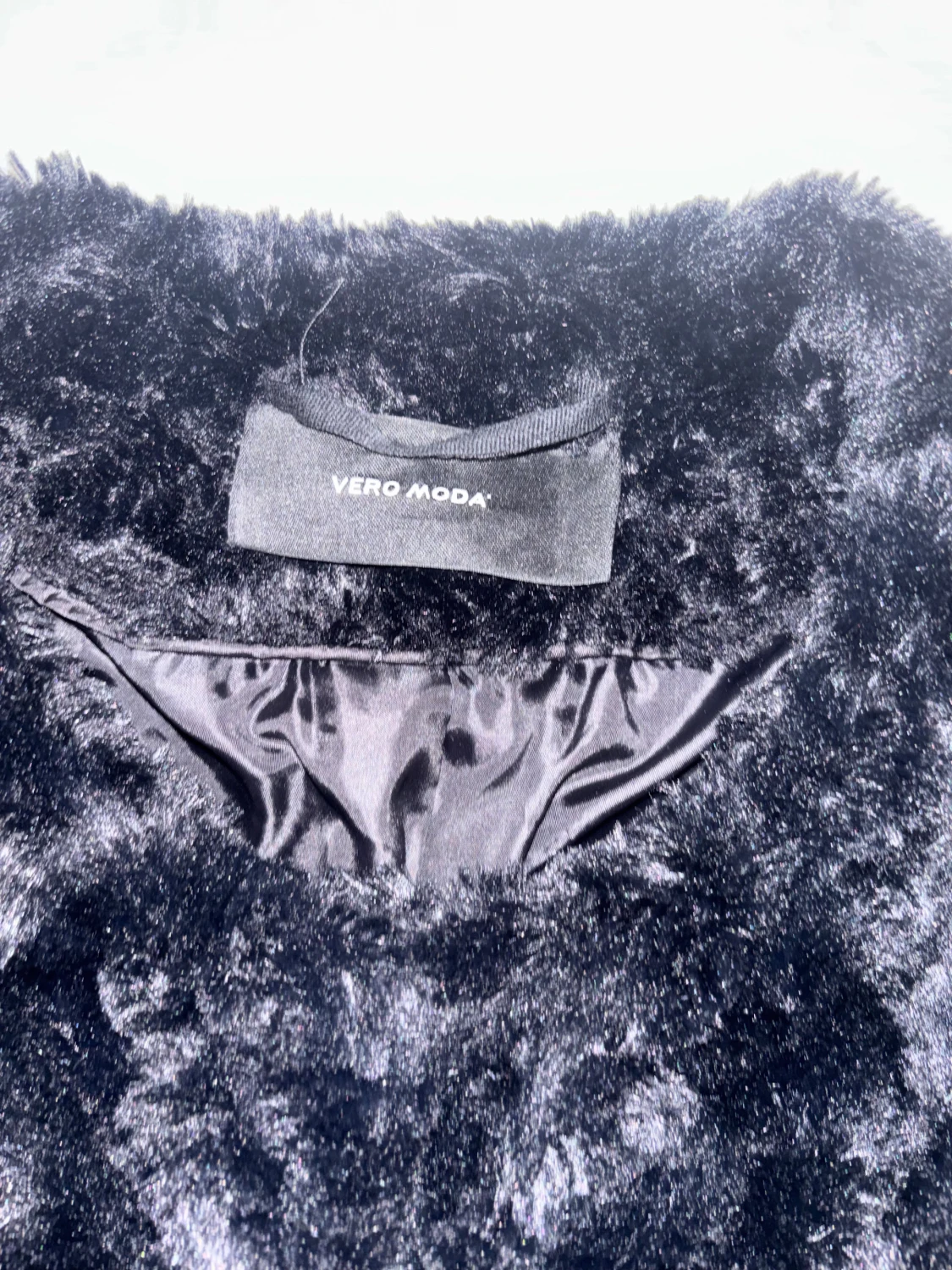 Svart pälsjacka från Vero Moda - 3