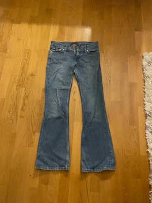 Vintage Levis jeans  - Super snygga vintage Levis jeans. Lågmidjade och bootcut