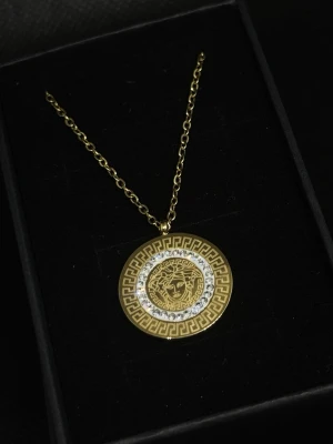 Halsband - Helt ny guldfärgad halsband i rostfritt stål.