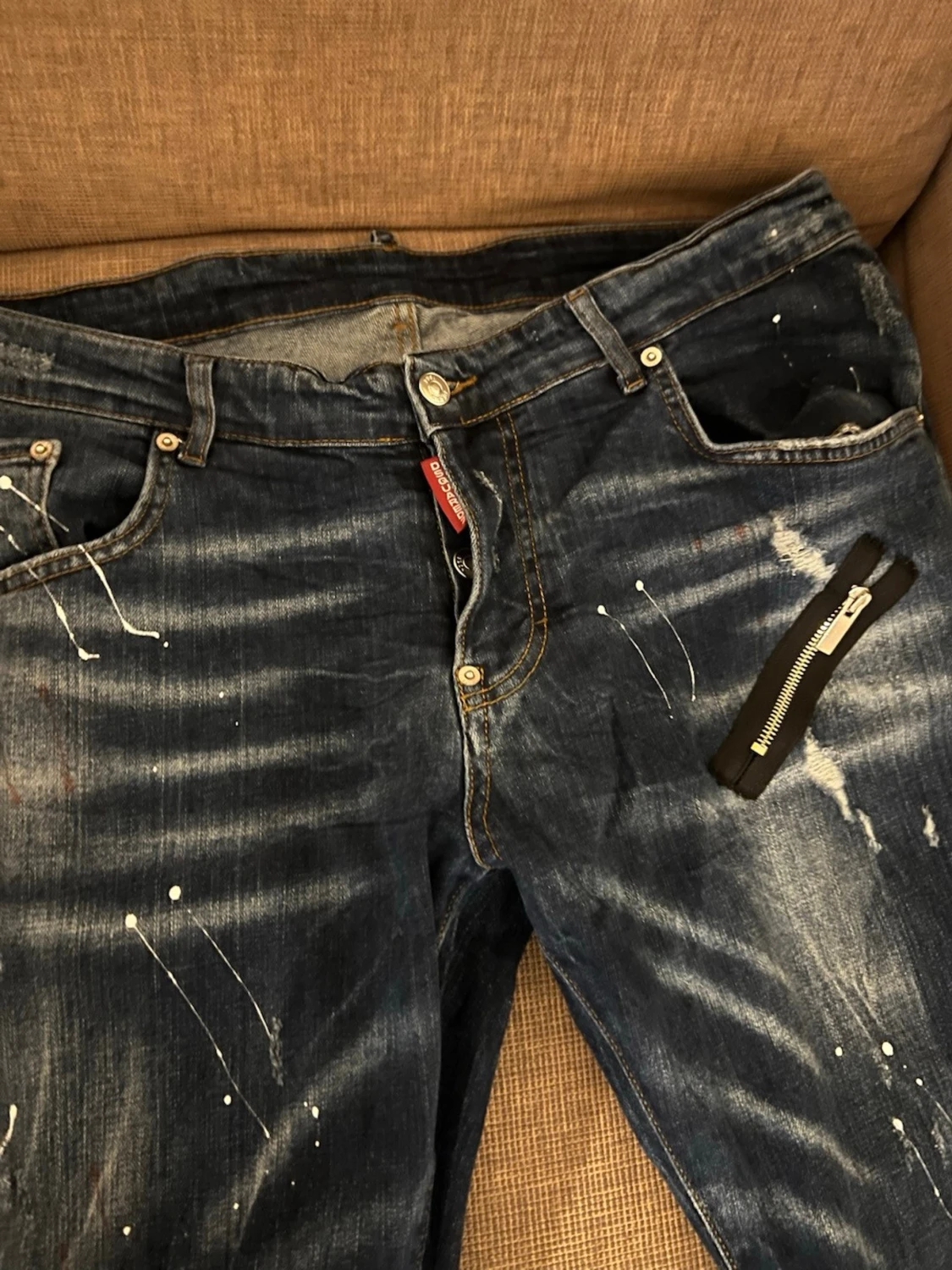 Mörkblå distressed jeans med dragkedja - 1