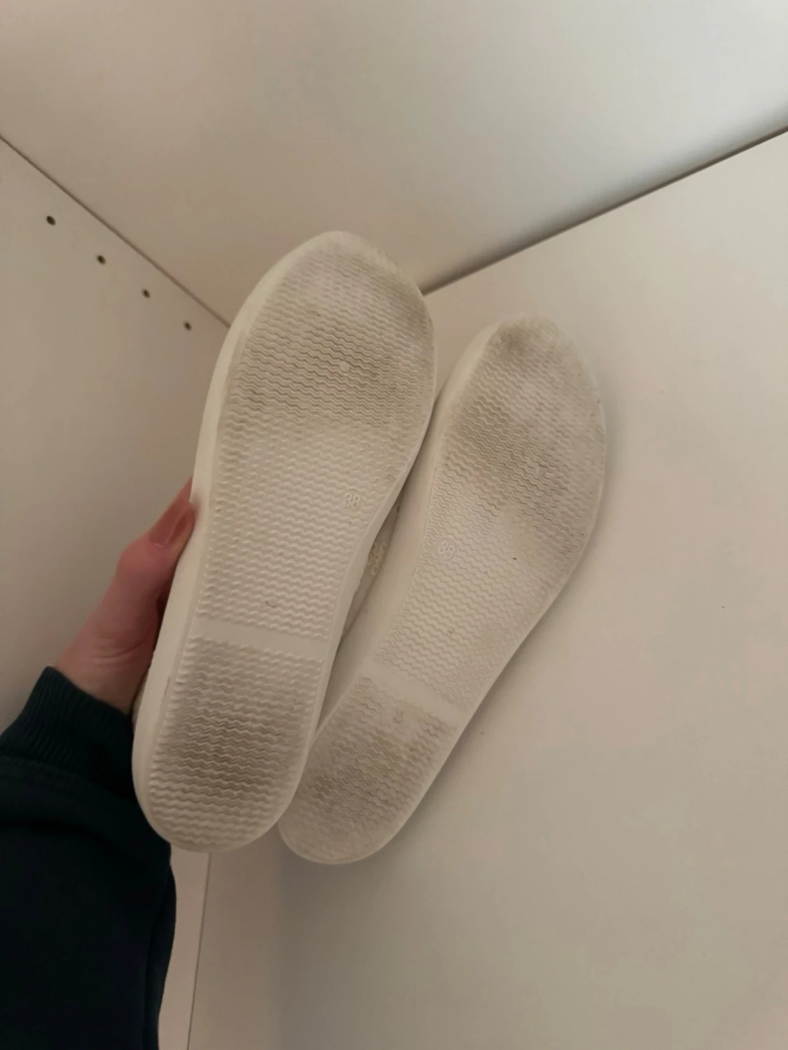 Vita ballerinaskor med broderade blommor - 2