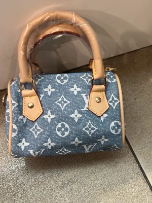 Snygga väskan  - Säljer  väskan