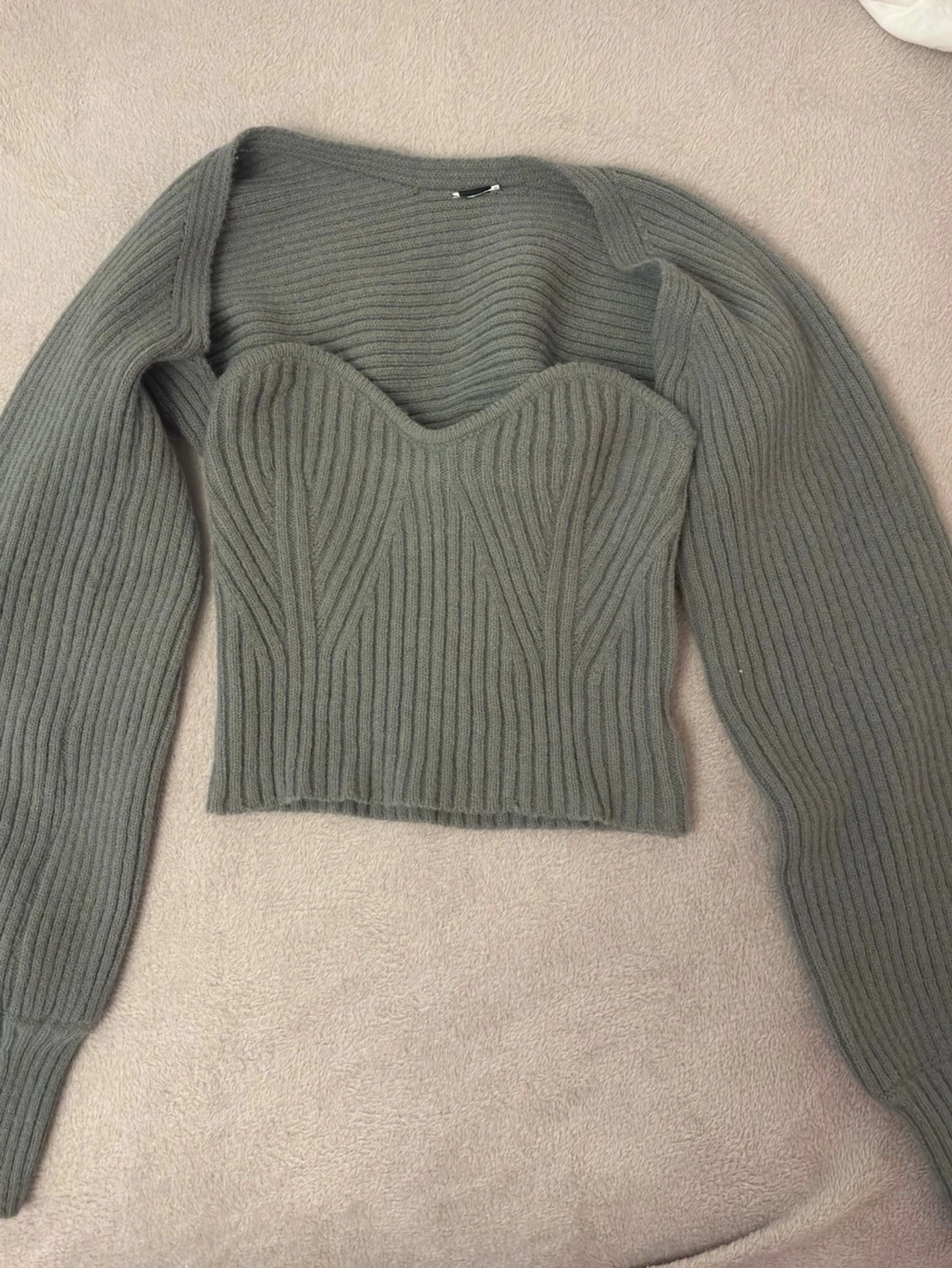 Grå ribbad croppad topp - 2