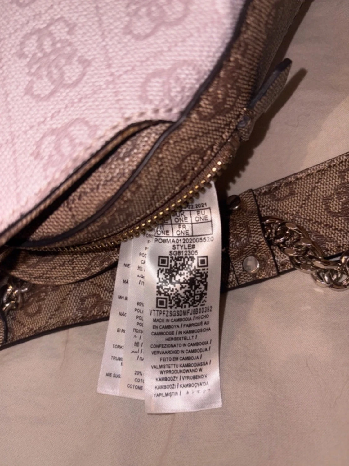 Beige handväska från Guess - 3