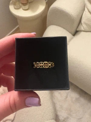 X-Länk ring  - Säljer en x- länk ring i äkta guld. 