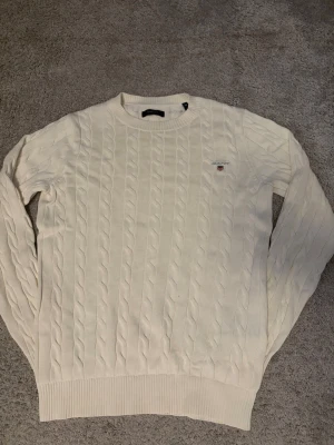 Gant tröja - Riktigt snygg stickad gant tröja som passar dig mellan 155-170 cm lång. Skriv gärna om ni har frågor!