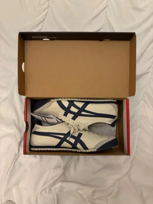 Onitsuka Tiger Skor - Säljer nu ett par as feta blåa onitsuka tiger helt nya! Hör av er vid intresse!