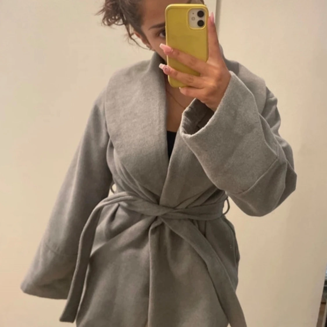 Grå omlottkappa med bälte - 2